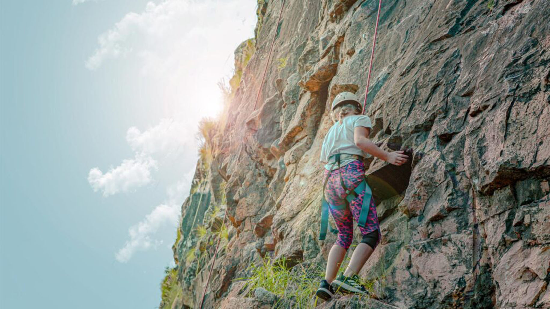  /images/adventures/queensland/Rock-Climbing/rockclimber-sun-hits-perfectly_1.jpg